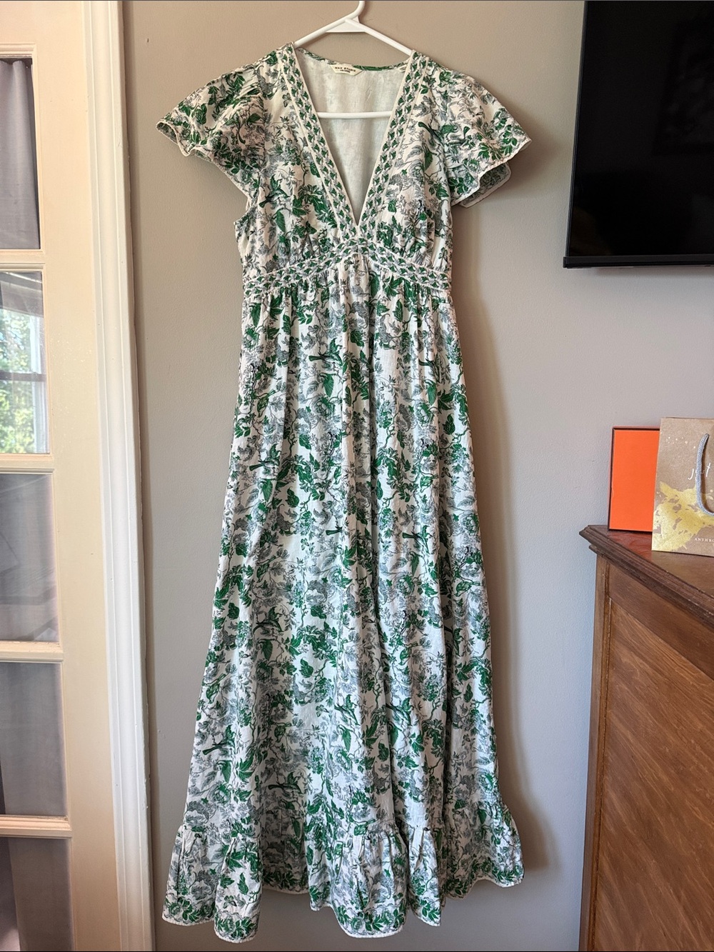 Set of 2 dresses 👗 She + Sky White Maxi Dress with Green Floral Print by Max Stu